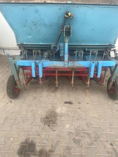 Grote foto oldenhuis prinsen uien bollen plantmachine 6 rijen agrarisch zaaimachines