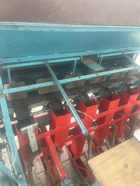 Grote foto oldenhuis prinsen uien bollen plantmachine 6 rijen agrarisch zaaimachines