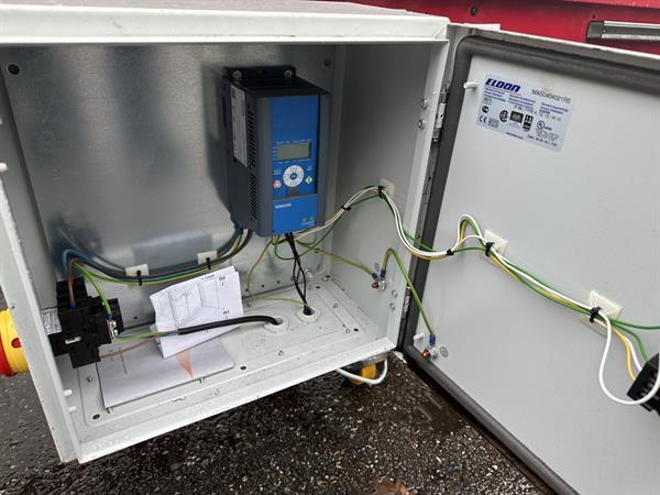 Grote foto taks rollenbaan aangedreven 1070 cm x 70 cm met bocht 90 agrarisch transportbanden