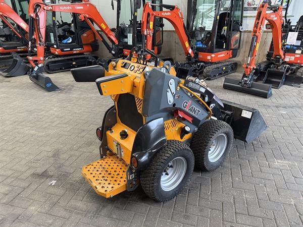 Grote foto giant gs900 skid schranklader demo 2024 10 uur agrarisch shovels
