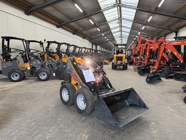 Grote foto giant gs900 skid schranklader demo 2024 10 uur agrarisch shovels