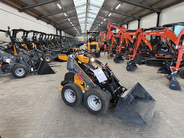 Grote foto giant gs900 skid schranklader demo 2024 10 uur agrarisch shovels