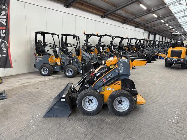 Grote foto giant gs900 skid schranklader demo 2024 10 uur agrarisch shovels