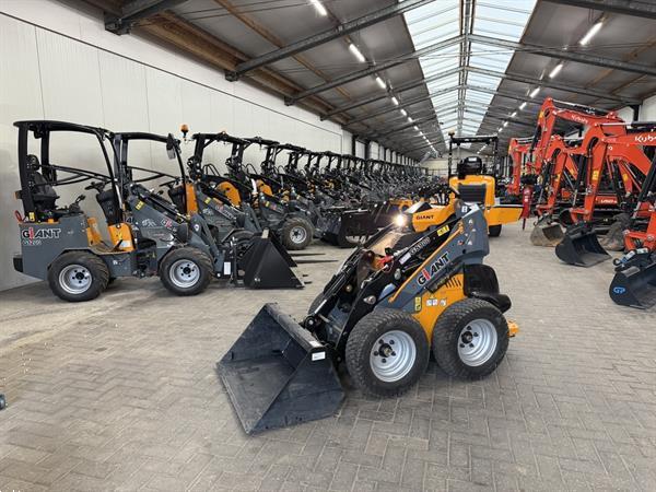 Grote foto giant gs900 skid schranklader demo 2024 10 uur agrarisch shovels