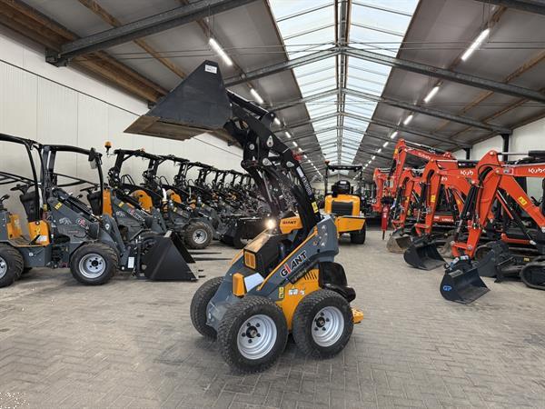 Grote foto giant gs900 skid schranklader demo 2024 10 uur agrarisch shovels