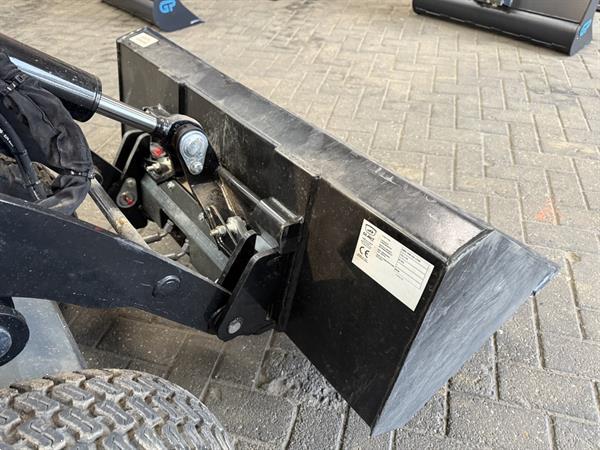 Grote foto giant gs900 skid schranklader demo 2024 10 uur agrarisch shovels