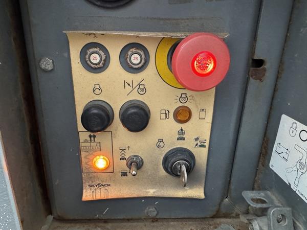 Grote foto skyjack sj 6832rt schaarhoogwerker scissor arbeitsbuhne 2016 4x4 kubota diesel 12m werkhoogte doe het zelf en verbouw hoogwerkers