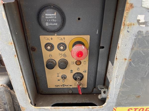 Grote foto skyjack sj 6832rt schaarhoogwerker scissor arbeitsbuhne 2015 4x4 kubota diesel 12m werkhoogte doe het zelf en verbouw hoogwerkers