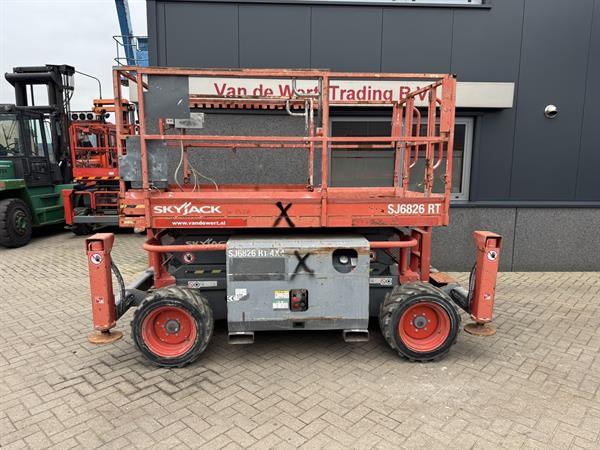 Grote foto skyjack sj 6826rt schaarhoogwerker scissor arbeitsbuhne 2015 4x4 kubota diesel 10m werkhoogte doe het zelf en verbouw hoogwerkers