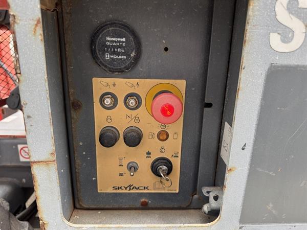 Grote foto skyjack sj 6826rt schaarhoogwerker scissor arbeitsbuhne 2015 4x4 kubota diesel 10m werkhoogte doe het zelf en verbouw hoogwerkers