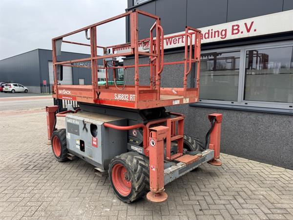 Grote foto skyjack sj 6832rt schaarhoogwerker scissor arbeitsbuhne 2015 4x4 kubota diesel 12m werkhoogte doe het zelf en verbouw hoogwerkers