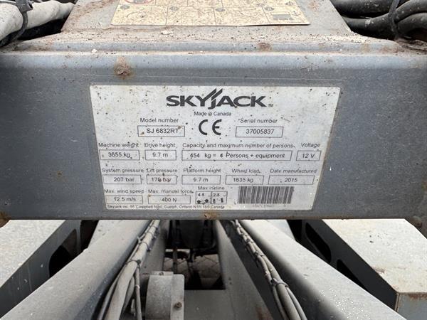 Grote foto skyjack sj 6832rt schaarhoogwerker scissor arbeitsbuhne 2015 4x4 kubota diesel 12m werkhoogte doe het zelf en verbouw hoogwerkers