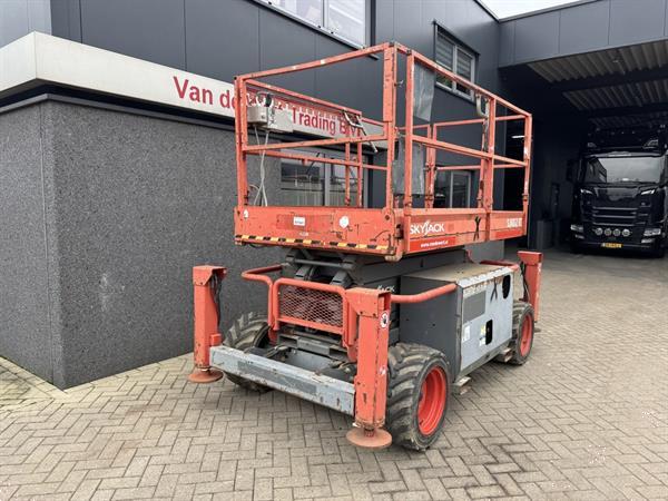 Grote foto skyjack sj 6832rt schaarhoogwerker scissor arbeitsbuhne 2015 4x4 kubota diesel 12m werkhoogte doe het zelf en verbouw hoogwerkers