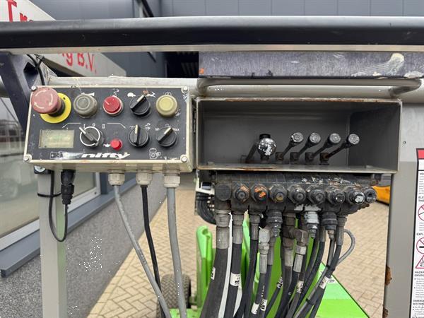 Grote foto niftylift nifty hr12nde knikarmhoogwerker arbeitsbuhne hybride kubota diesel 4x2 2014 doe het zelf en verbouw hoogwerkers