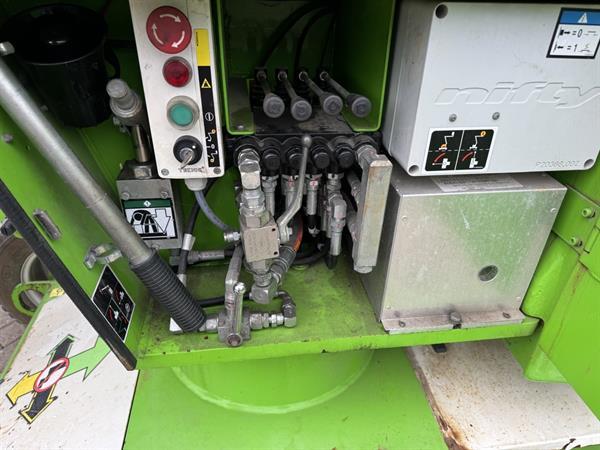 Grote foto niftylift nifty hr12nde knikarmhoogwerker arbeitsbuhne hybride kubota diesel 4x2 2015 doe het zelf en verbouw hoogwerkers