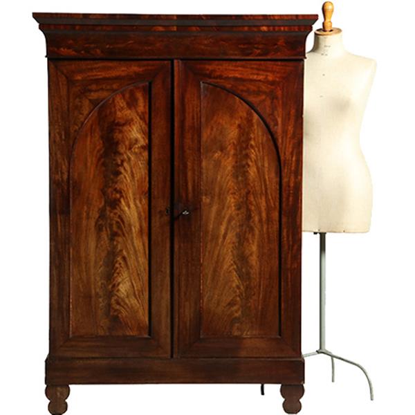 Grote foto kleine poortkast in mahonie met bloemmahonie ca 1820 met veel planken en 2 laden no.360405 antiek en kunst overige in antiek gebruiksvoorwerpen