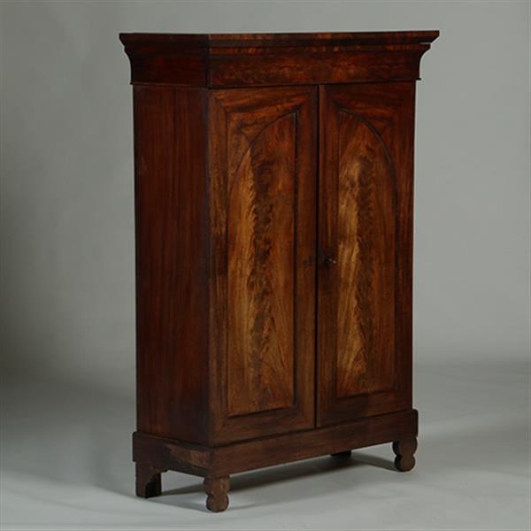 Grote foto kleine poortkast in mahonie met bloemmahonie ca 1820 met veel planken en 2 laden no.360405 antiek en kunst overige in antiek gebruiksvoorwerpen
