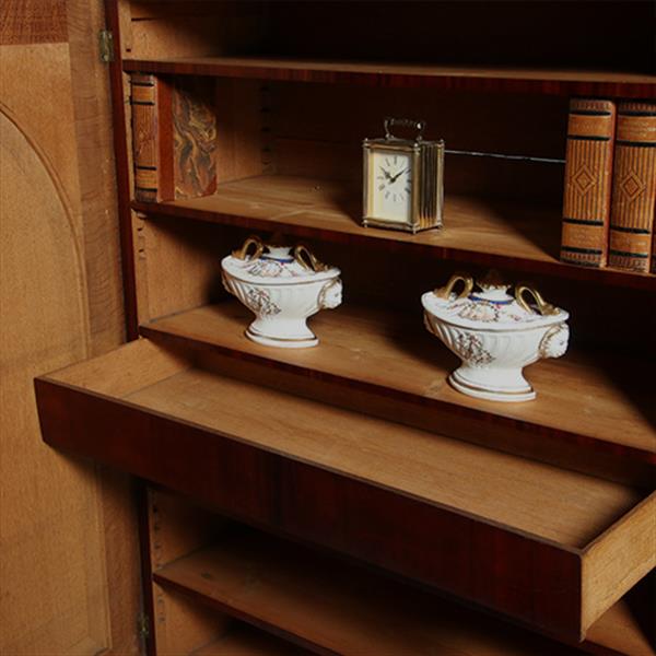 Grote foto kleine poortkast in mahonie met bloemmahonie ca 1820 met veel planken en 2 laden no.360405 antiek en kunst overige in antiek gebruiksvoorwerpen