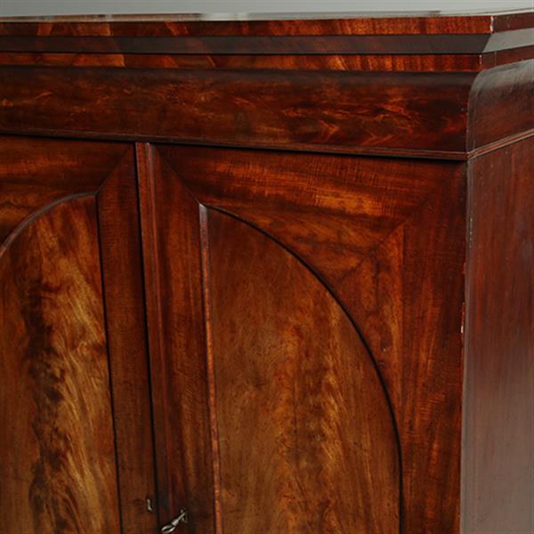 Grote foto kleine poortkast in mahonie met bloemmahonie ca 1820 met veel planken en 2 laden no.360405 antiek en kunst overige in antiek gebruiksvoorwerpen