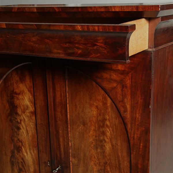 Grote foto kleine poortkast in mahonie met bloemmahonie ca 1820 met veel planken en 2 laden no.360405 antiek en kunst overige in antiek gebruiksvoorwerpen