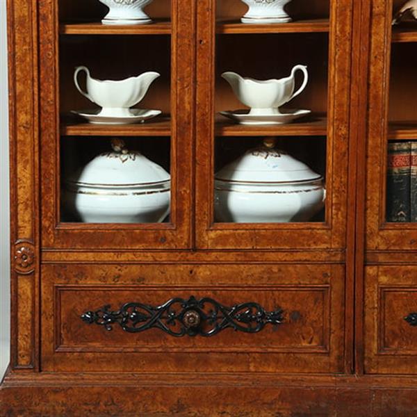 Grote foto lage 4 deurs boekenkast met 2 archiefkleppen noten met wortelnoten en zwart no.351940 antiek en kunst overige in antiek gebruiksvoorwerpen