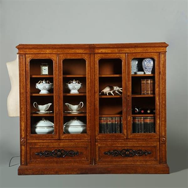 Grote foto lage 4 deurs boekenkast met 2 archiefkleppen noten met wortelnoten en zwart no.351940 antiek en kunst overige in antiek gebruiksvoorwerpen