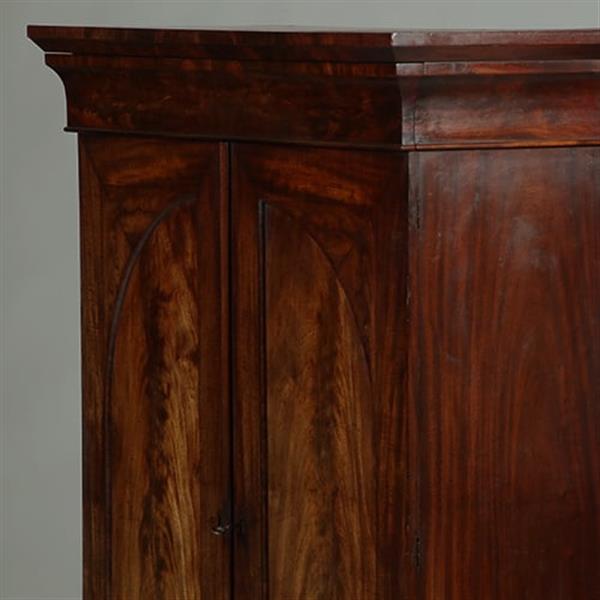 Grote foto kleine poortkast in mahonie met bloemmahonie ca 1820 met veel planken en 2 laden no.360405 antiek en kunst overige in antiek gebruiksvoorwerpen