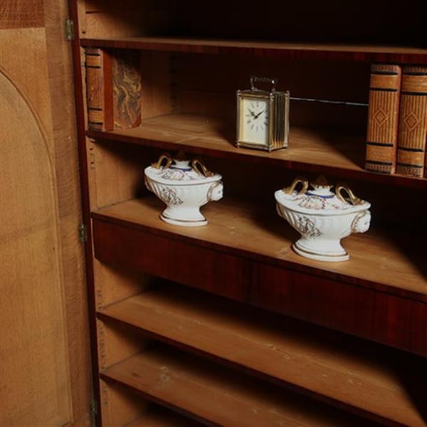 Grote foto kleine poortkast in mahonie met bloemmahonie ca 1820 met veel planken en 2 laden no.360405 antiek en kunst overige in antiek gebruiksvoorwerpen