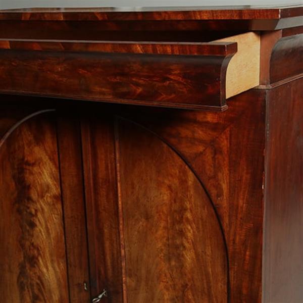 Grote foto kleine poortkast in mahonie met bloemmahonie ca 1820 met veel planken en 2 laden no.360405 antiek en kunst overige in antiek gebruiksvoorwerpen