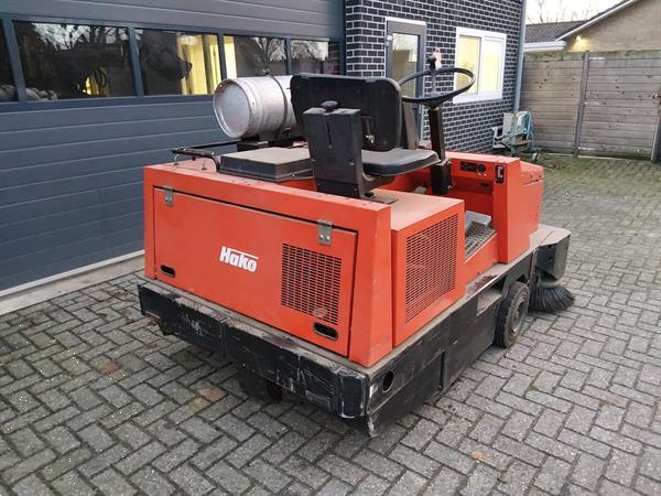 Grote foto hako jonas 1700 veegmachine agrarisch veegmachines