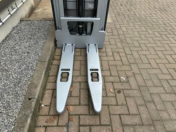 Grote foto vs 22584 elektrische triplex stapelaar still initi le lift doe het zelf en verbouw hefwerktuigen