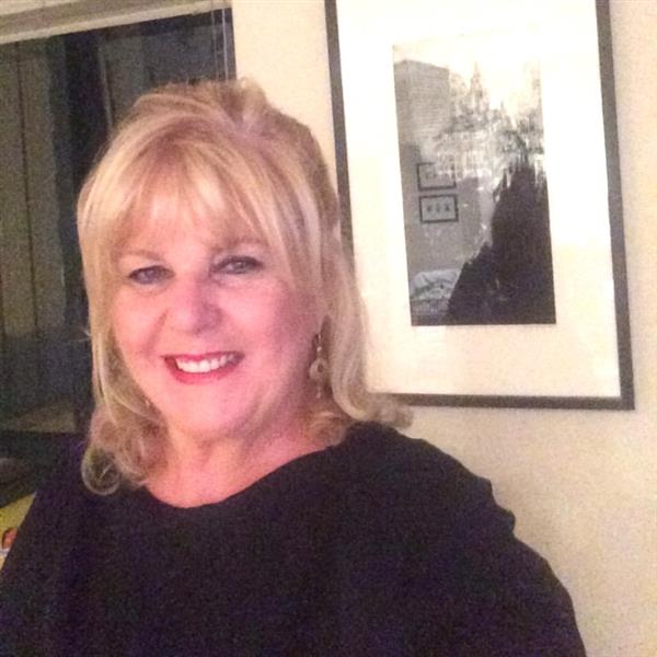 Grote foto ik zoek een man om iets mee op te bouwen contacten en berichten vrouw zoekt man