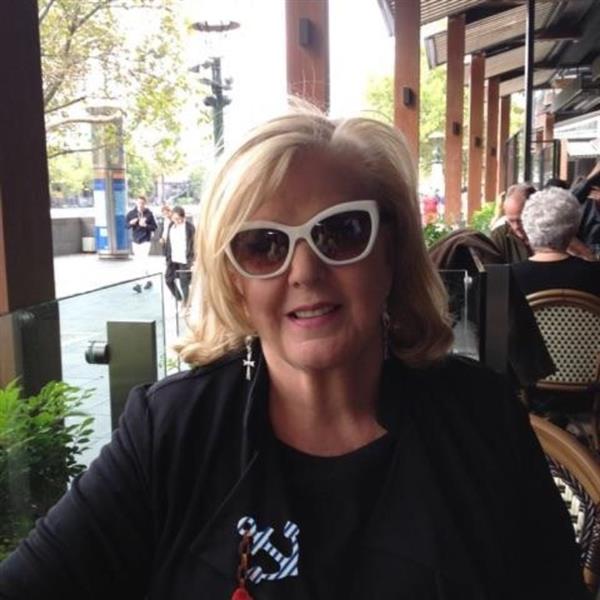 Grote foto ik zoek een man om iets mee op te bouwen contacten en berichten vrouw zoekt man