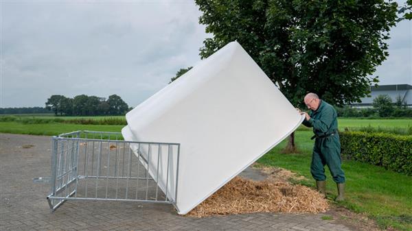 Grote foto calfotel xl 2 met drempel 4 delig hekwerk en 2 emmerringen dieren en toebehoren runderen