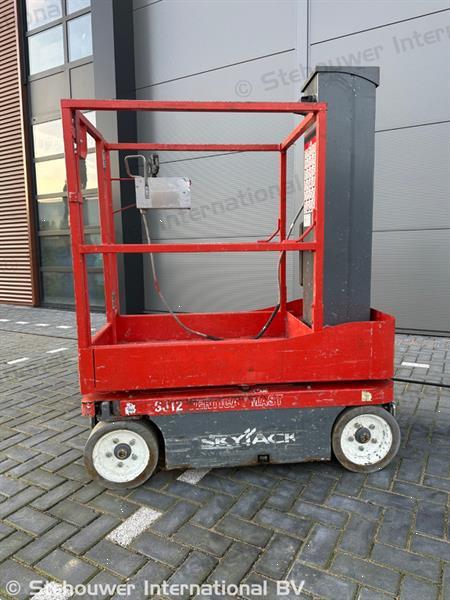 Grote foto skyjack sj12 mast hoogwerker orderpicker masthoogwerker doe het zelf en verbouw hoogwerkers