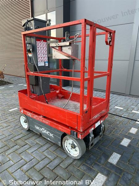 Grote foto skyjack sj12 mast hoogwerker orderpicker masthoogwerker doe het zelf en verbouw hoogwerkers