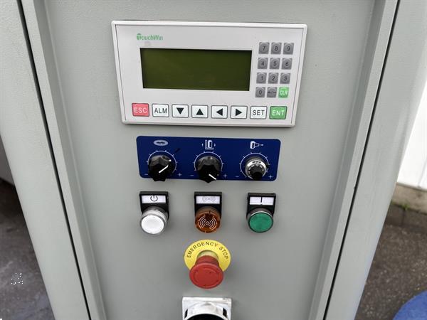 Grote foto youngsunpack europe dewitt wp1 2000ae palletwikkelaar inclusief 16 rollen net agrarisch tuinbouw