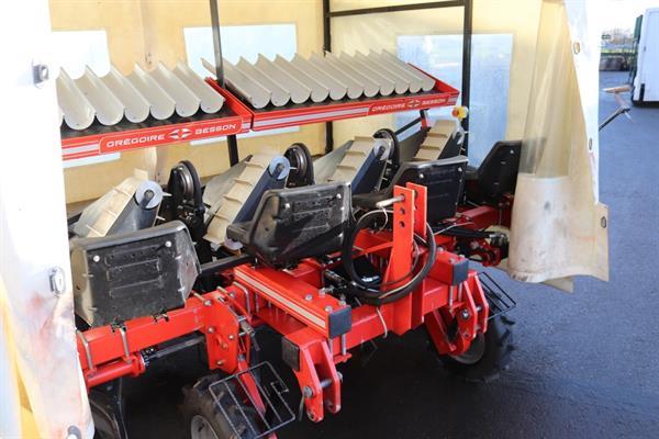 Grote foto gregoire besson cemag 934 4rgs preiplantmachine 4 rijen agrarisch zaaimachines