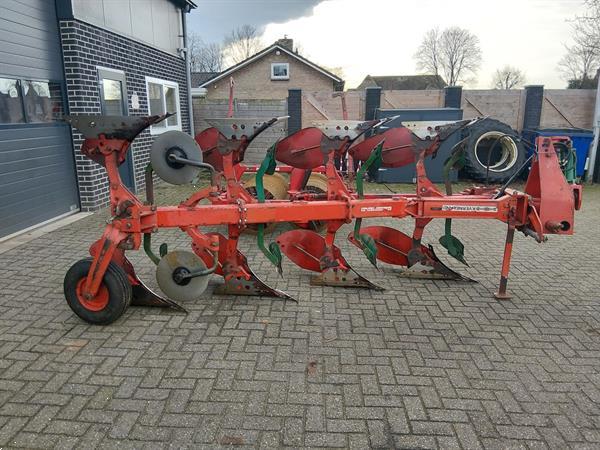 Grote foto kverneland 4 schaar ploeg met vorenpakker en woelers agrarisch ploegen