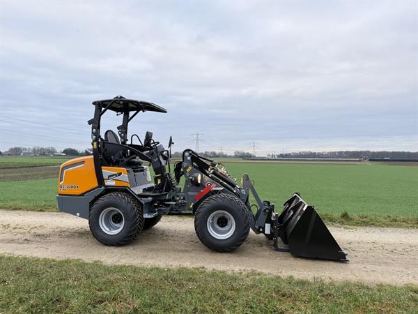 Grote foto giant g2700 x tra hd minishovel 2025 demo 89 uur agrarisch shovels