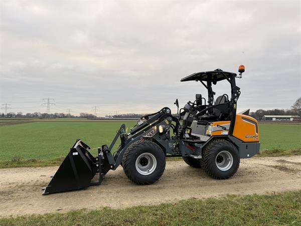 Grote foto giant g2700 x tra hd minishovel 2025 demo 89 uur agrarisch shovels