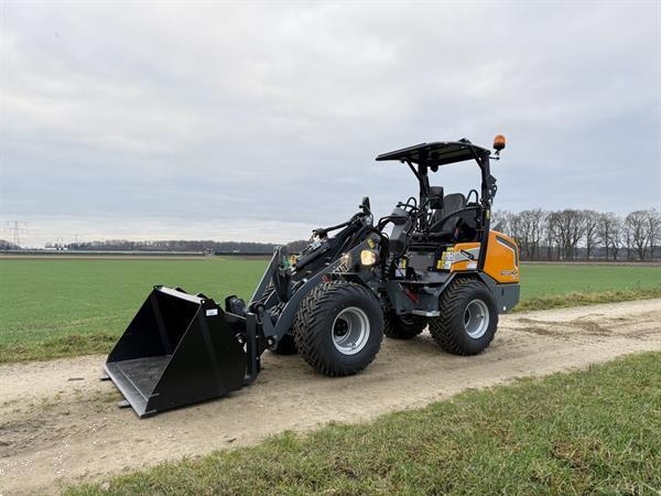 Grote foto giant g2700 x tra hd minishovel 2025 demo 89 uur agrarisch shovels