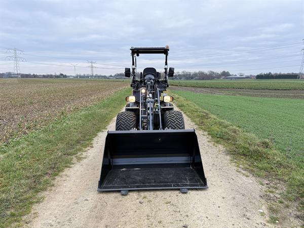 Grote foto giant g2700 x tra hd minishovel 2025 demo 89 uur agrarisch shovels