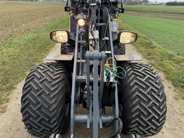 Grote foto giant g2700 x tra hd minishovel 2025 demo 89 uur agrarisch shovels