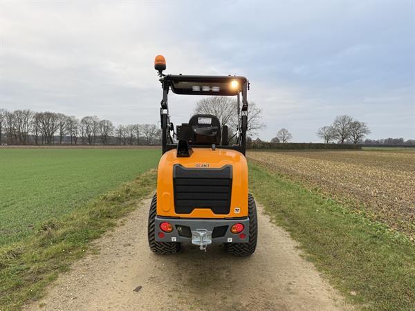 Grote foto giant g2700 x tra hd minishovel 2025 demo 89 uur agrarisch shovels