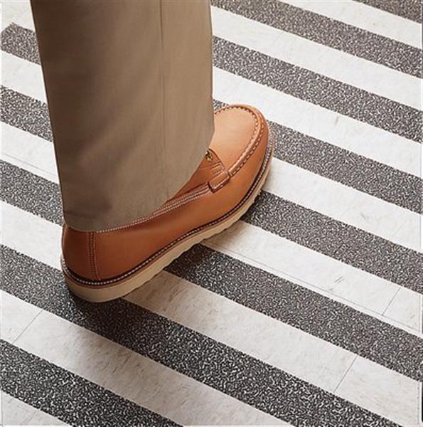 Grote foto 3m rezw5 safety walk resilient zwart 5 cm x 18.3 m per rol 3m rezw5 doe het zelf en verbouw verven en sierpleisters