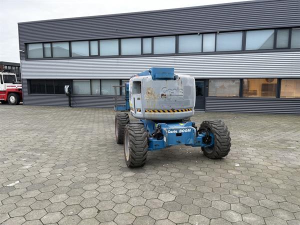 Grote foto hoogwerker knikarmhoogwerker doe het zelf en verbouw hoogwerkers