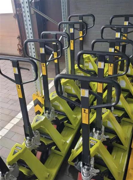 Grote foto hoge korting hand palletwagen 2500kg pompwagen hobby en vrije tijd overige hobby en vrije tijd