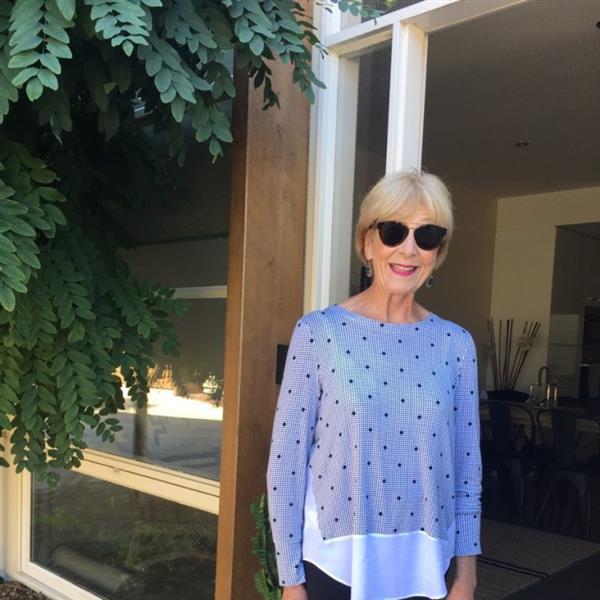 Grote foto geld zat maar alleen wie wil me helpen contacten en berichten vrouw zoekt man