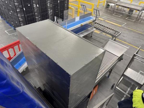 Grote foto newtec 4009 b2 afweegmachine met 1 netverpakkingsmachine elevator en rollenleesband agrarisch tuinbouw